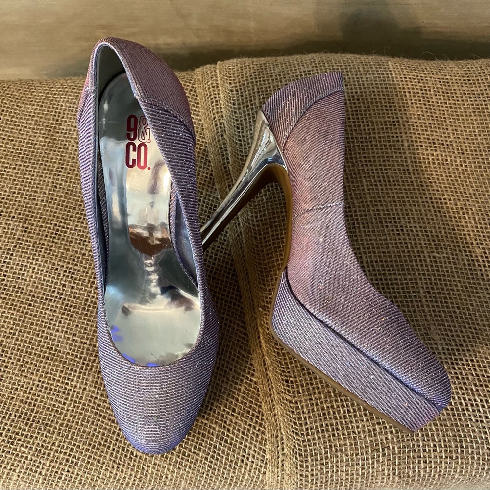 9 & CO. Size 7.5M Platform Pumps Iridescent Silver Heel